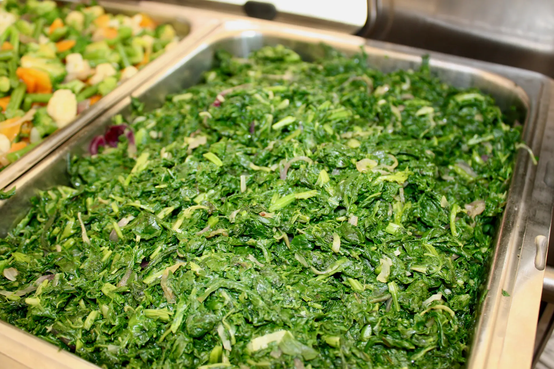 Creamed spinach chafing dish